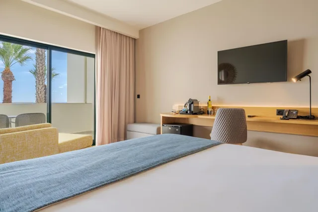 Deluxe, Double Bed, Lateral Side Sea View، Sentido Galosol 2/6