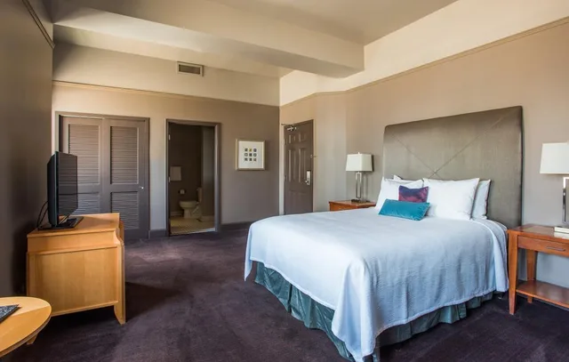 غرفة بريميوم بسرير مزدوج، Magnolia Hotel Dallas Downtown 1/1