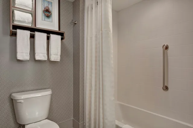 استوديو بسريرين كوين لذوي الإعاقة، Homewood Suites by Hilton Savannah Airport 2/2