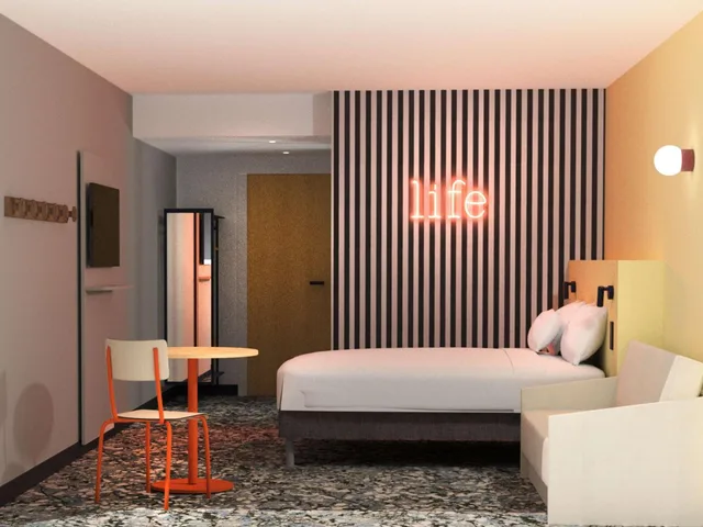 Smart, Double Bed, Sofa، Greet Hotel Paris 13 Porte d Italie 1/4