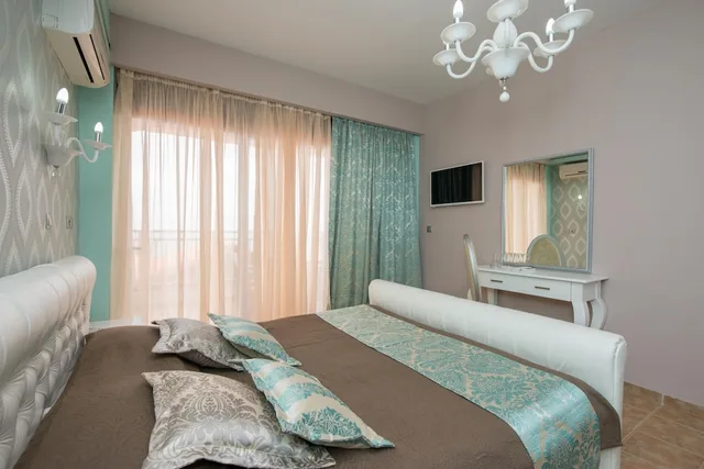 جناح سوبيريور بسرير كينج بإطلالة على البحر مع أريكة، Maranton Beach Hotel 3/7