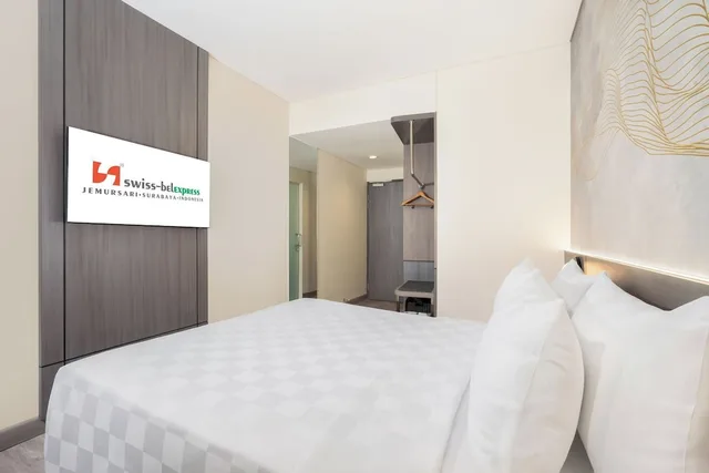 Express, Queen Bed، Swiss-Belexpress Jemursari Surabaya 6/10