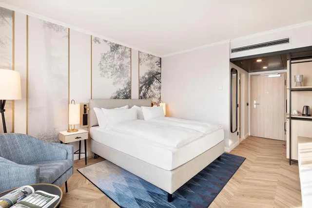 غرفة متصلة عائلية بسرير كينج وسريرين منفصلين، DoubleTree by Hilton Berlin Ku’damm 1/7