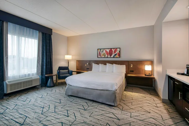 غرفة بسرير كينج لذوي الإعاقة، Hilton Garden Inn Raleigh Cary 1/7