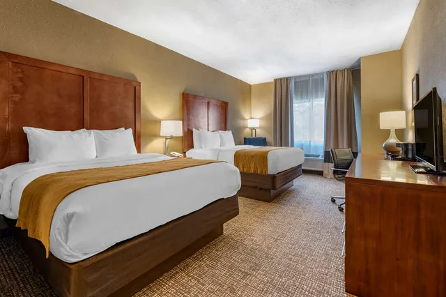 غرفة بسريرين كوين لذوي الإعاقة، Comfort Inn Shelbyville North 1/5