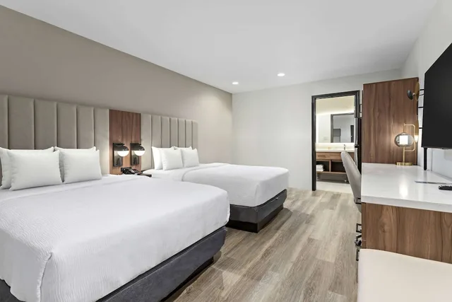 Room, 2 Double Beds, Baymont by Wyndham Beaumont 5/8