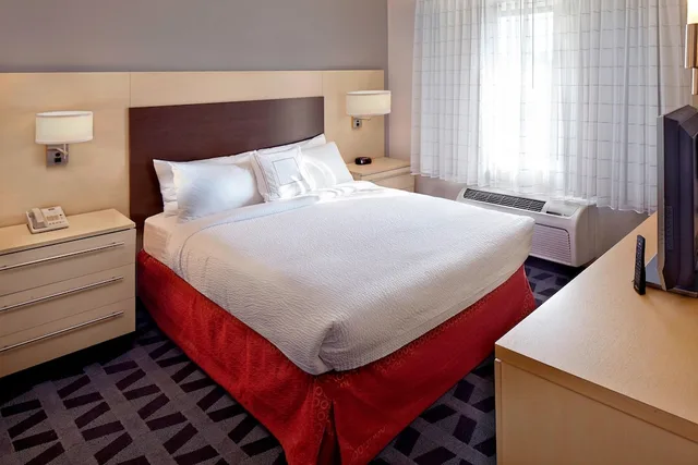 جناح بسرير كوين بغرفة نوم واحدة مع أريكة لذوي الإعاقة، Towneplace Suites By Marriott Albany Downtown Medical Center 2/3