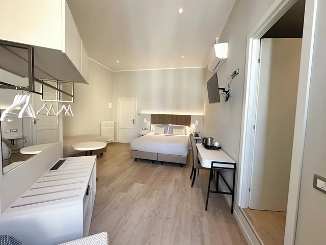غرفة كومفورت ثلاثية بسرير كوين وسرير فردي بإطلالة على المدينة، Hotel Giappone 4/8