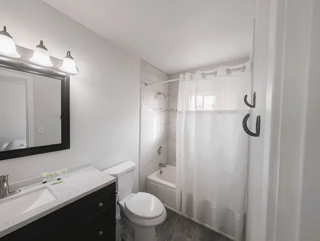 Room, Single, 2 Queen Beds، OYO Silver Spur Burns Hwy 20 3/3