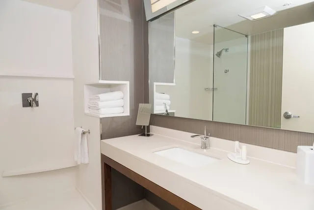 Room, 2 Queen Beds, River View, Courtyard Morgantown 2/3