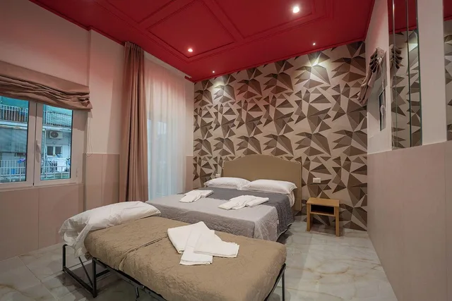 Victorian, Deluxe, Triple, Annex، B&B Le 4 Stagioni Dante's Suites 2/10