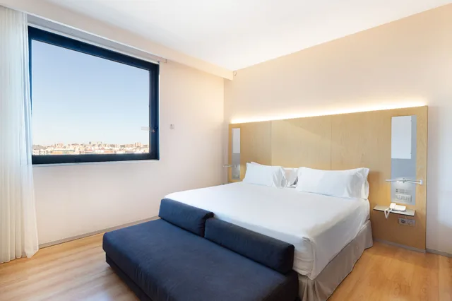 Deluxe, 1 King and 1 Single Beds, with Extra Bed, BARCELO VALENCIA 1/4