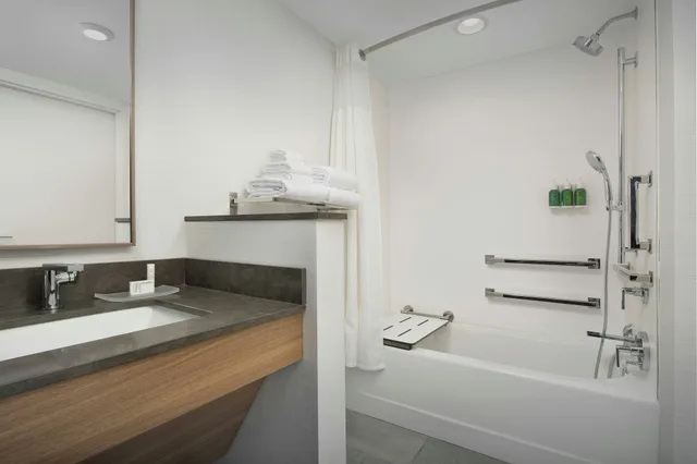غرفة، Fairfield Inn & Suites by Marriott Nashville Near Vanderbilt 5/6