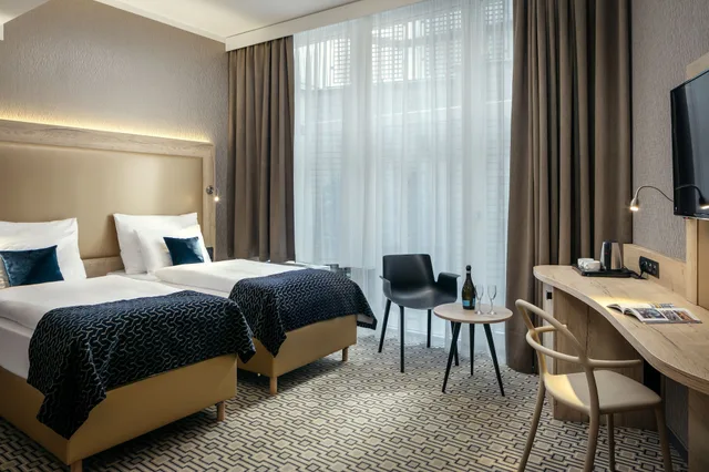غرفة قياسية بسريرين منفصلين، Astoria Hotel 2/9