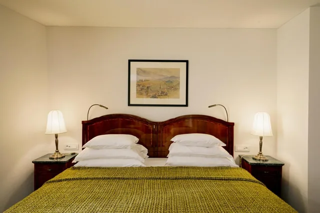 جناح بسرير كوين بإطلالة على الحديقة، Parkhotel Laurin, WorldHotels Elite 1/4