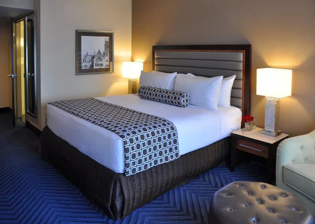 غرفة بسرير كينج، Crowne Plaza Princeton Conference Center 2/2