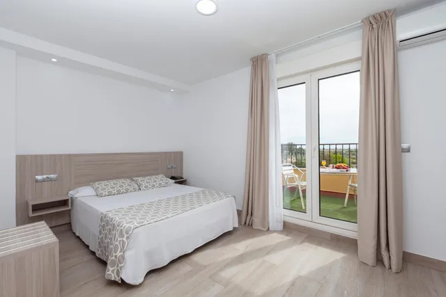 غرفة بسرير مزدوج بشرفة، Olympia Hotel Ronda II 1/10