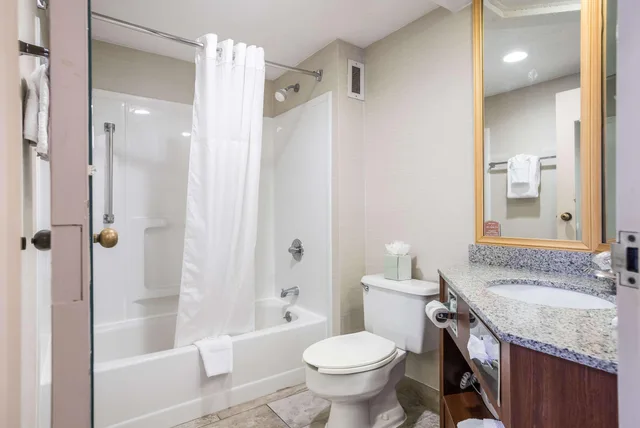غرفة بسريرين كوين، Clarion Inn and Suites Grand Rapids Airport 6/7