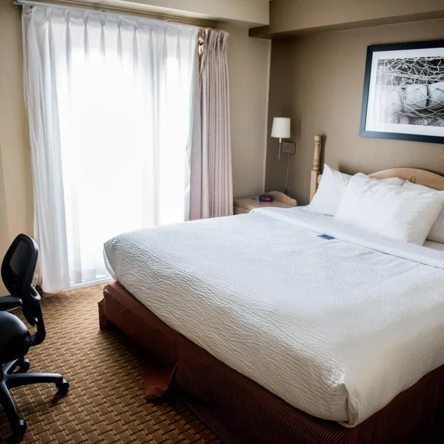 جناح ديلوكس بسرير كينج وسريرين كينج بغرفتي نوم، Travelodge Suites by Wyndham Moncton 1/7
