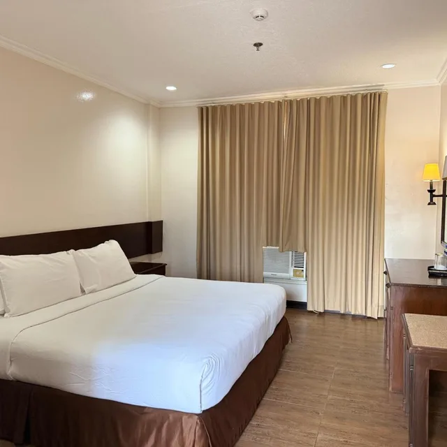 غرفة ديلوكس بسرير كينج، Dotties Place Hotel And Restaurant 1/5