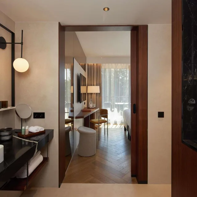 غرفة سوبيريور بسرير كينج بشرفة، L Esquisse Hotel & Spa Colmar - MGallery Collection 7/7