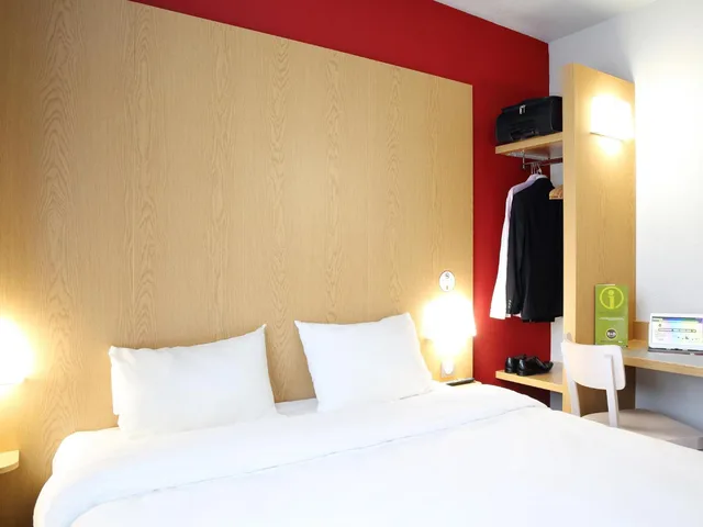 Room, Queen Bed, B&B Hotel Perpignan Sud Marche International 5/9