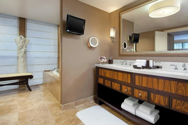 جناح رئاسي بشرفة بغرفتي نوم، St Regis Hotel 2/2