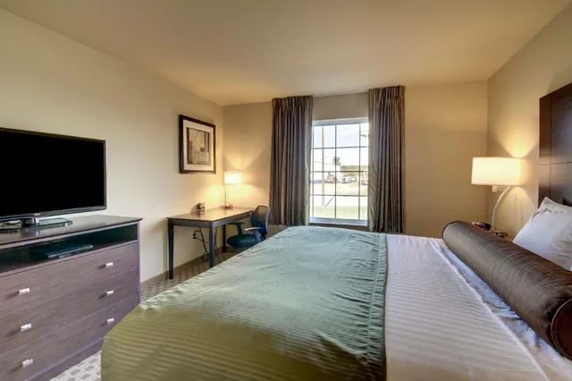 غرفة بسرير كينج لذوي الإعاقة، Cobblestone Inn and Suites Avoca 1/2