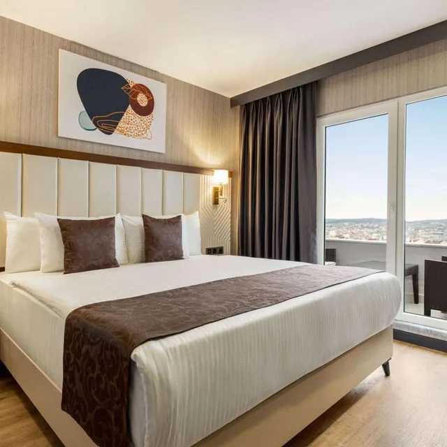 غرفة ديلوكس بشرفة، Operla Airport Hotels, Trademark Collection by Wyndham 3/7