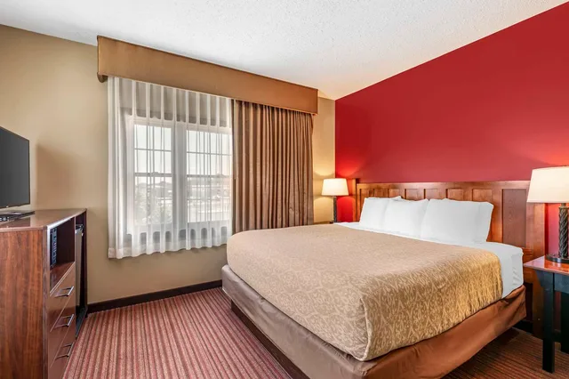 غرفة بسرير كينج، Best Western Plus Dutch Haus Inn And Suites 1/4