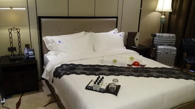غرفة ديلوكس بسرير كوين، Lotus Blu Hotel 6/7