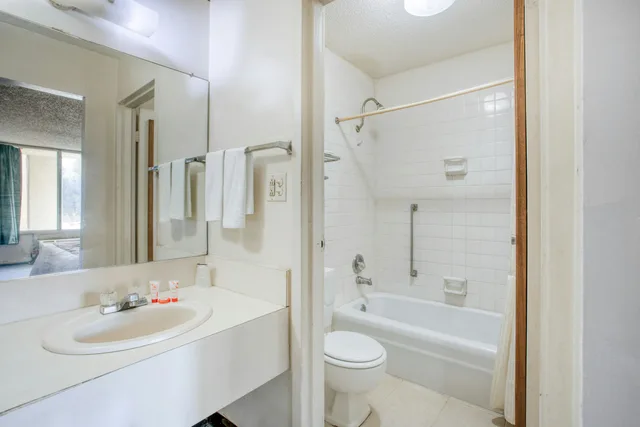 2 Full Bed، Travelers Inn By OYO, Templeton VA 7/7