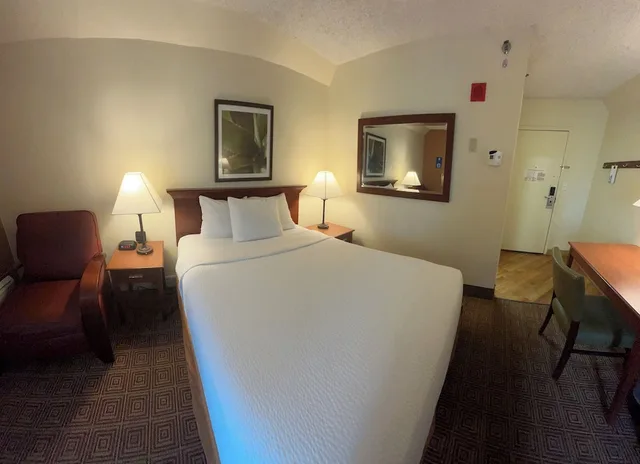 غرفة بسرير كوين، La Quinta Inn & Suites by Wyndham Stamford / New York City 4/8