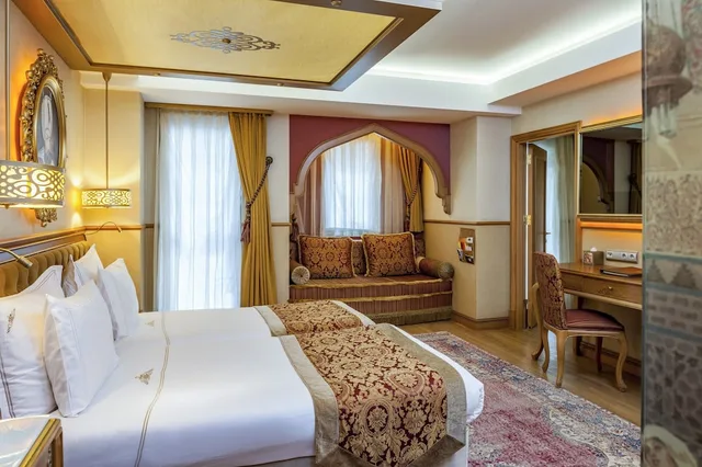 2 Bedrooms, Family, Queen and Twin Beds, Hotel Sultania Boutique Class 1/3