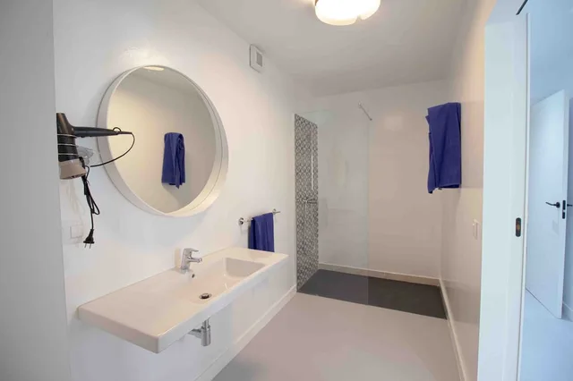 شقة كومفورت بسرير كينج وسريرين منفصلين بشرفة بغرفتي نوم، Morana Apartamentos 5/5