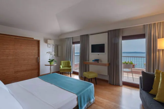 غرفة بانورامية بريستيج بسرير مزدوج بإطلالة على البحيرة بشرفة، Hotel Eden 3/8