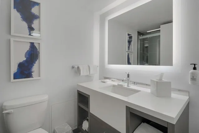 Blue, 2 Queen Beds, Accessible، World of Blue Hotel 7/8