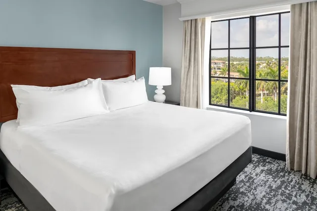 Suite, King Bed, Bay View, Accessible، Embassy Suites by Hilton Fort Myers Estero 1/6