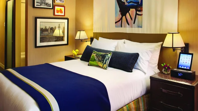 Room, Quadruple, Lake View, Lincoln Hotel 1/1