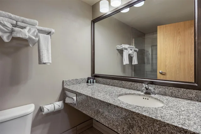 شقة بسرير كينج، Best Western Sawtooth Inn & Suites 5/7