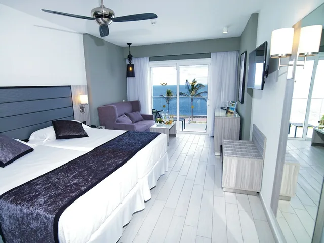 غرفة بسرير كينج بإطلالة على البحر بشرفة، Hotel Riu Palace Meloneras 1/2