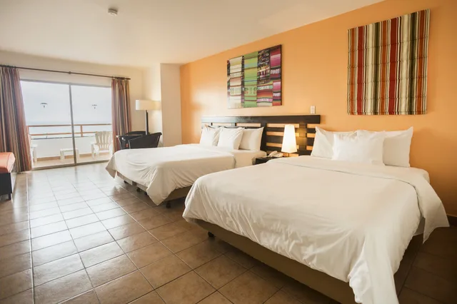 غرفة بسريرين منفصلين بإطلالة على البحر، Royal Decameron Mompiche 2/7