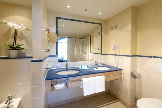 Comfort, Suite, Double Bed, Land Side, Dorint Strandhotel Binz Rugen 10/10