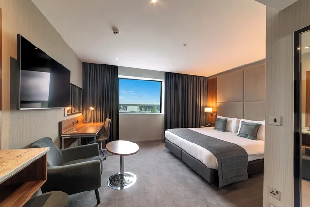 Premium, King Bed, Club Floor، CROWNE PLAZA LONDON HEATHROW T4 3/6