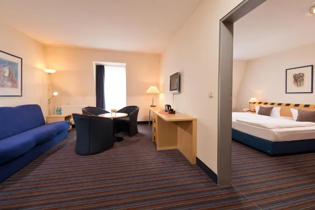Business Triple Room, ACHAT Hotel Dresden Elbufer 2/3