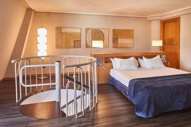 جناح بشرفة، Silken Ciudad de Vitoria Hotel 2/2