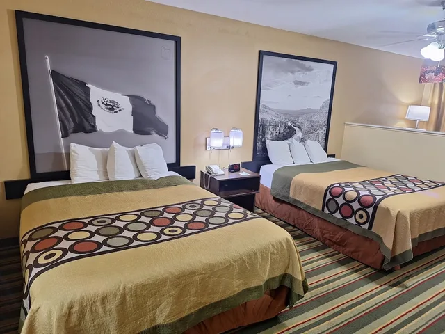 غرفة بسريرين كوين مع أريكة لذوي الإعاقة، Super 8 by Wyndham Weslaco 6/10