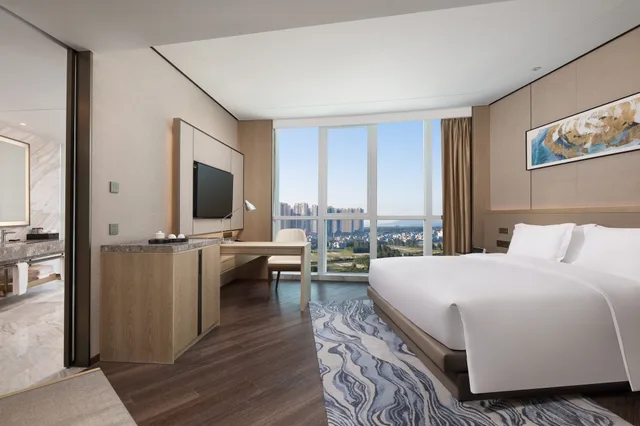 غرفة بسرير كينج للمدخنين، Wyndham Pingtan 1/2
