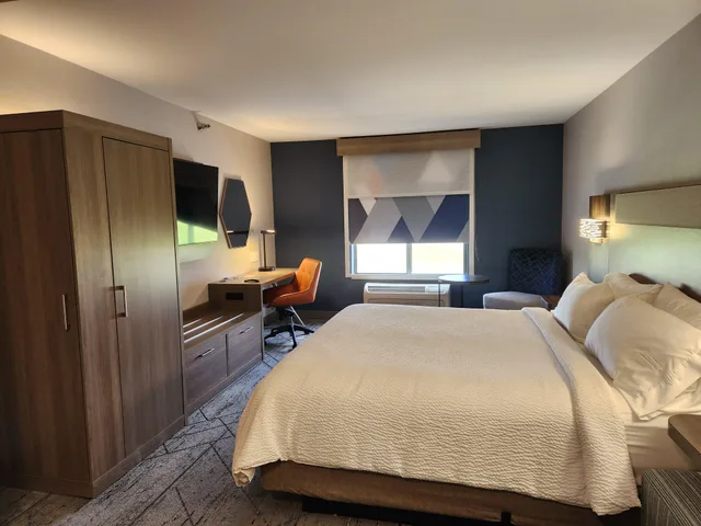 غرفة بسرير كينج، Holiday Inn Express Hotel Suites Crawfordsville 1/3