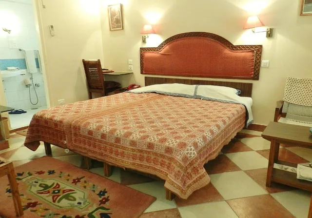 Room, Hotel Arya Niwas 1/3